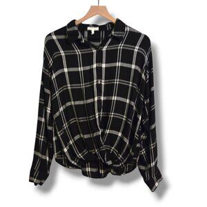 Maurices blouse womens Large Black/White Plaid Button-Up Long Sleeve Twist Hem